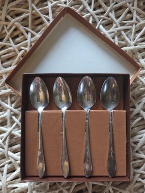 Oneida Silver Stainless Steel Teaspoon Set (4-Pack)